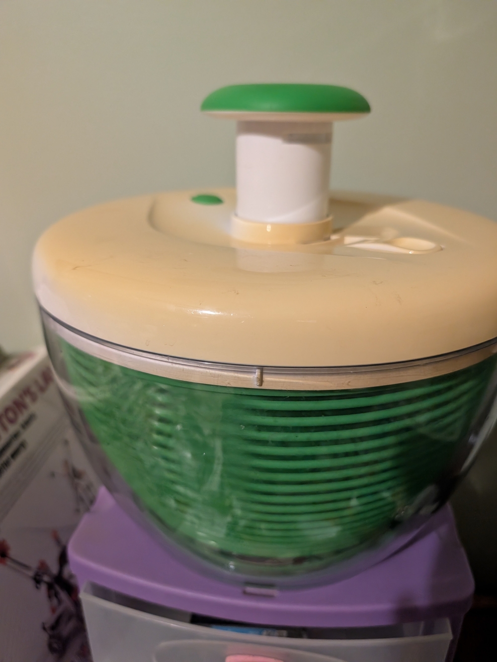 Green Farberware Manual Salad Spinner Bowl with Cream Lid